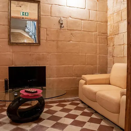 Ferienhaus Senglea Charming 2bdr Townhouse Qormi
