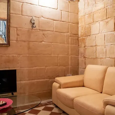 Charming 2bdr Townhouse * Senglea