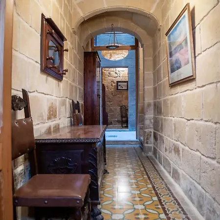 Charming 2bdr Townhouse Holiday home