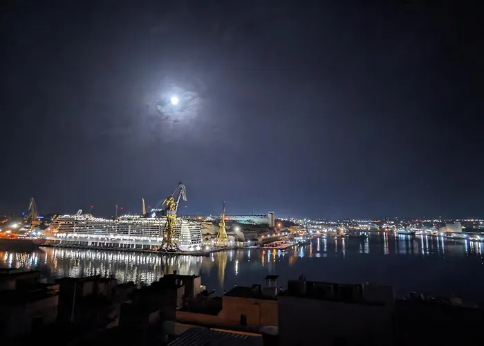 Senglea Charming 2bdr Townhouse Holiday home *