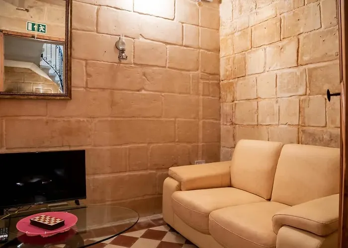 Senglea Charming 2bdr Townhouse * Qormi